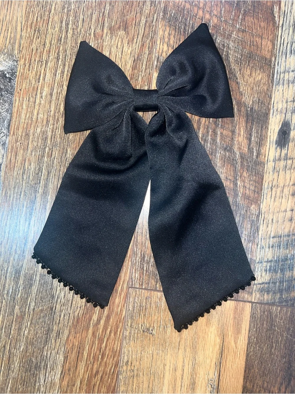 Black Satin Bow – Elegant Women's Accessory